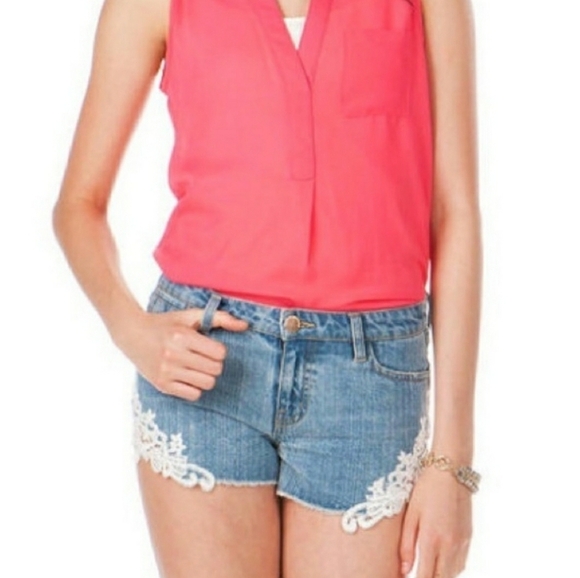 Francesca's Harper denim shorts w/lace 💙 - Picture 1 of 8